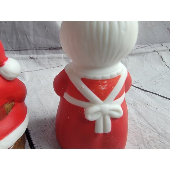 1987 Enesco Chris Davenport Santa Mrs Clause Salt & Pepper Holding S & P Letter - Picture 6 of 11